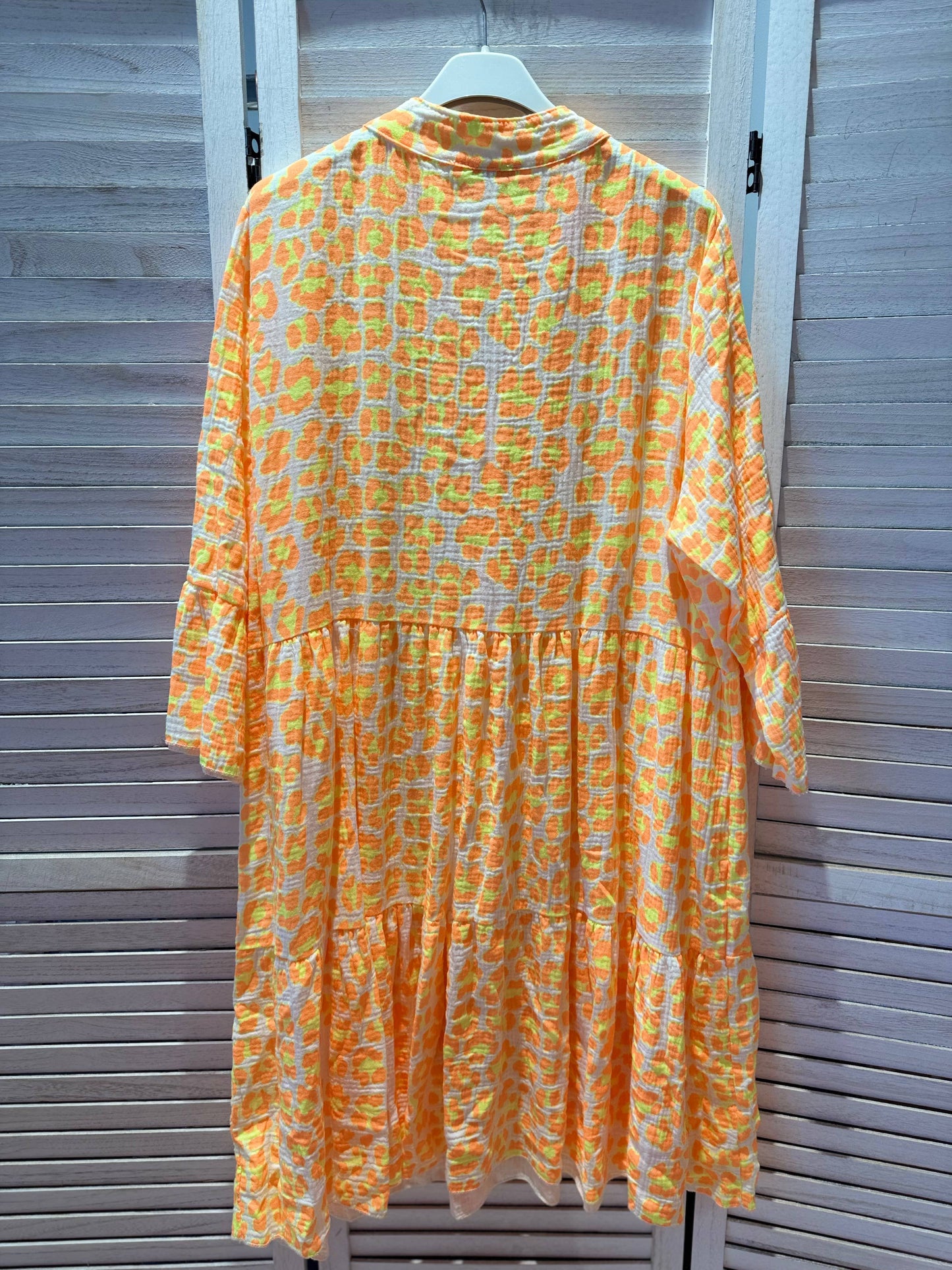 Fließendes Kleid mit ausgestellten 3/4-Ärmeln und V-Ausschnitt – A1037-1