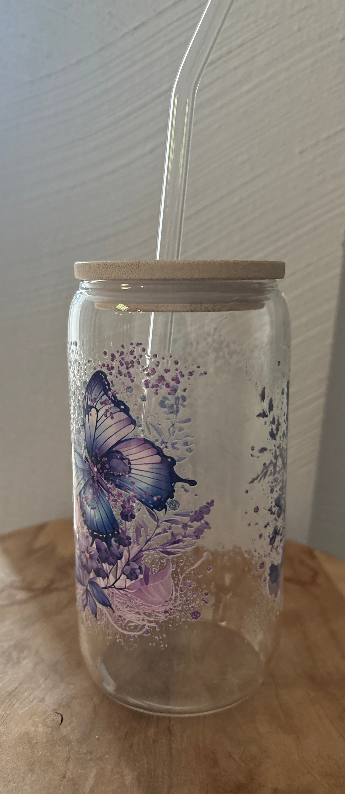 Hitzebeständiges Glas mit Bambusdeckel & Glasstrohhalm 🦋„Butterfly Dream“