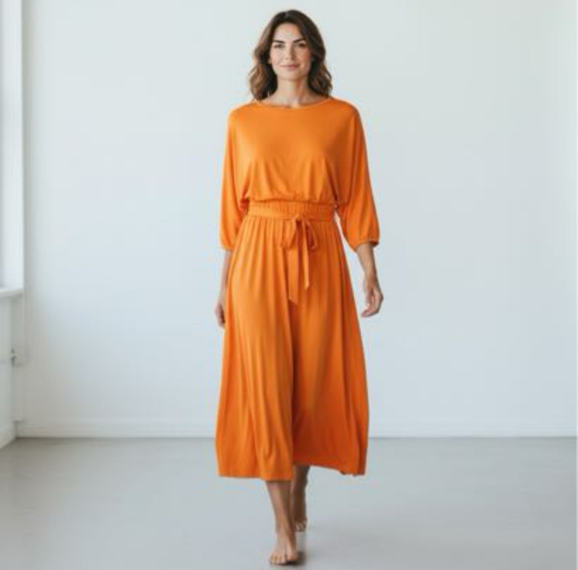 Midi Kleid mit Bindegürtel – Orange | Locker fallend | One Size 36–42