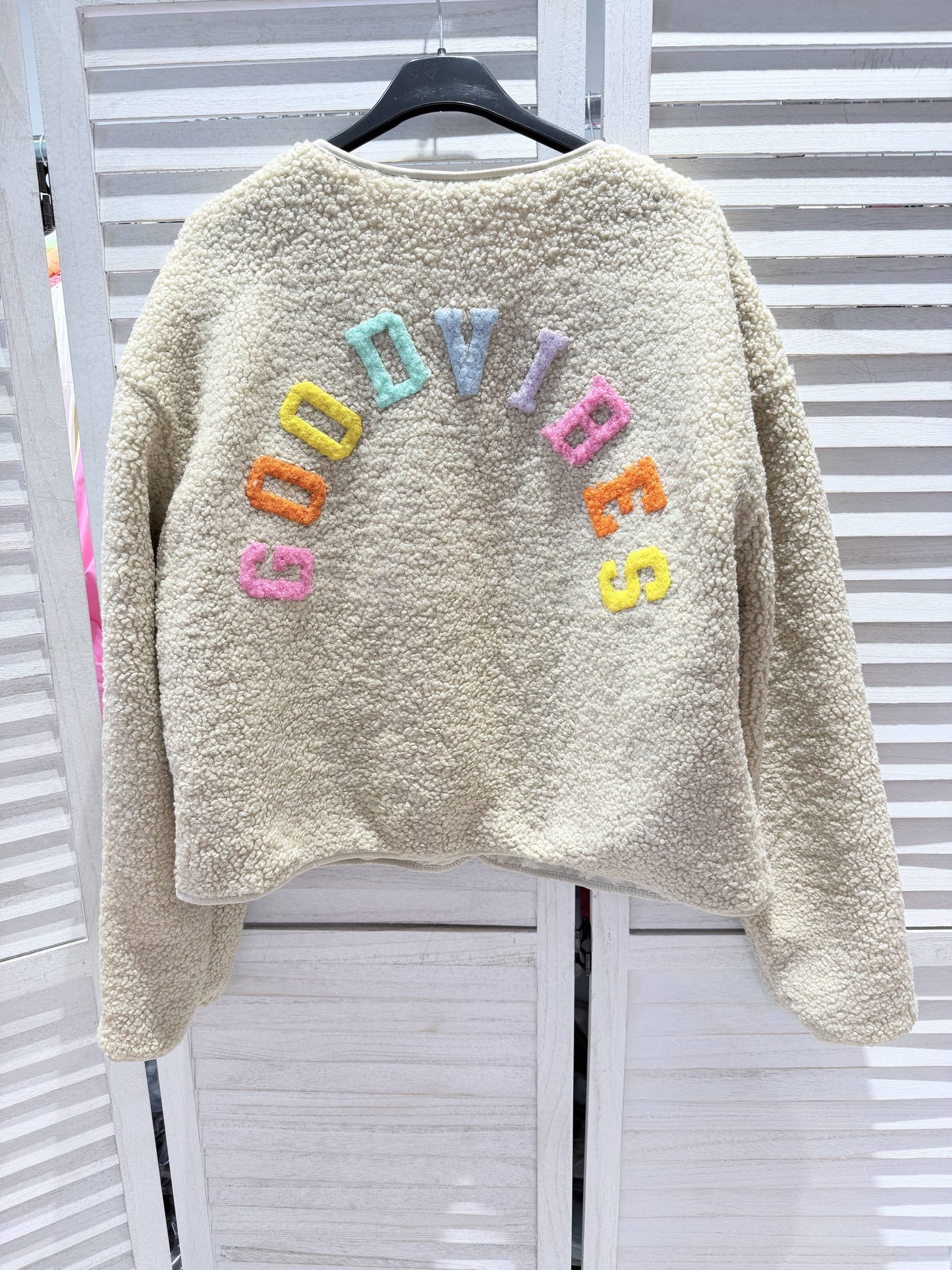 Plüschjacke mit Botschaft