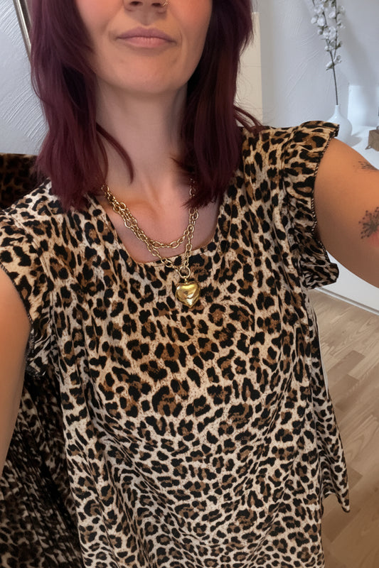 Leo-Rüschenshirt – Dein neuer Alltagsliebling 🐆
📏 One Size – passend ca. Gr. 36–42