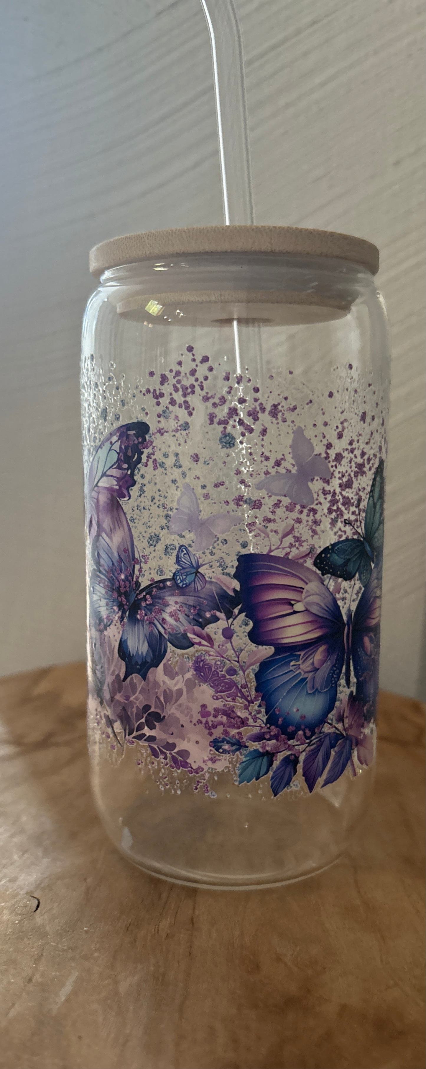 Hitzebeständiges Glas mit Bambusdeckel & Glasstrohhalm 🦋„Butterfly Dream“