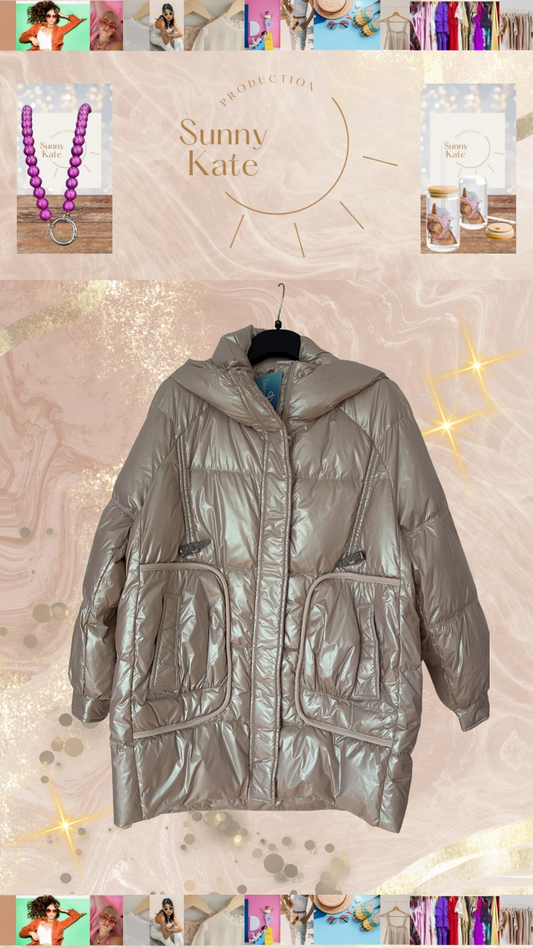 Steppjacke Metallic (Gr. 38–42)

Glam Puffer Jacket – Dein stylischer Begleiter für kalte Tage
