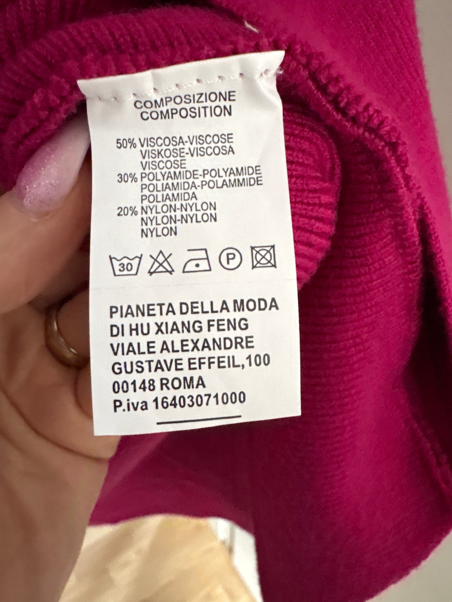 „Rosé Flow“ – Fließendes Longshirt mit Soft-Struktur
Dunkelpink · Gr. L/XL (40–42)