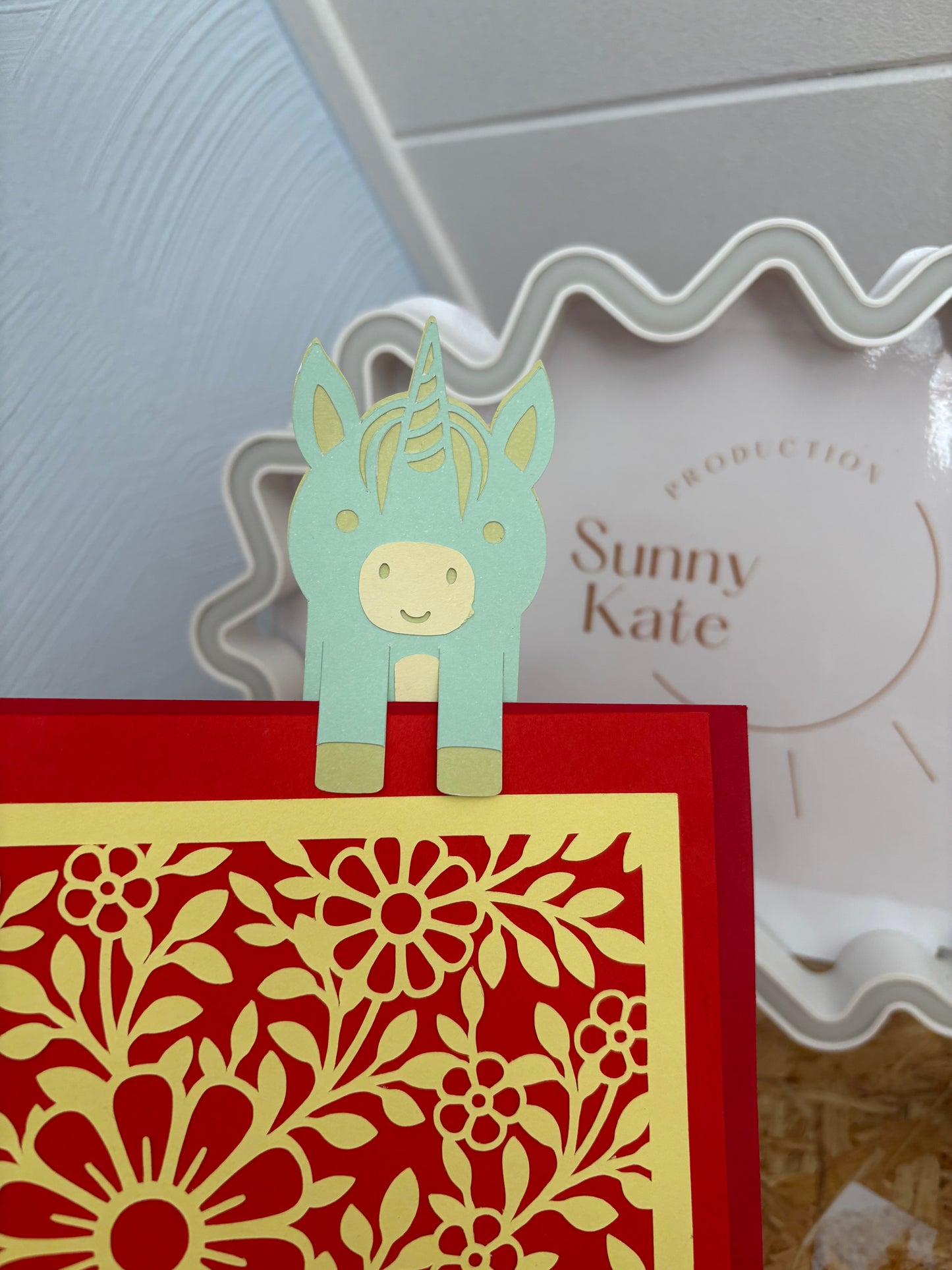 🦄 Einhorn-Lesezeichen mit Klammerfunktion – personalisierbar & handgemacht